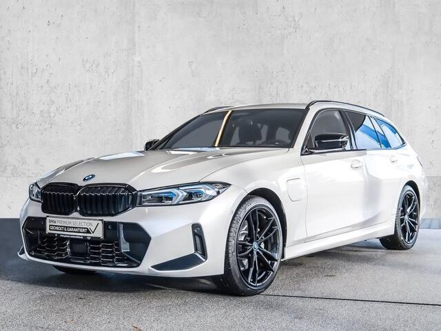 BMW 3-SERIE Touring 330e M-SPORT (LCi) ** LED, NAVI+, LEDER, PANORAMA, TREKH, HuD, ACC, 19-inch LMV ** 1e EIG - Ex BMW-AG ** * INFORMEER OOK NAAR ONZE AANTREKKELIJKE FINANCIAL-LEASE TARIEVEN **