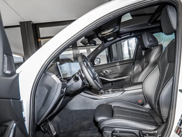 BMW 3-SERIE Touring 330e M-SPORT (LCi) ** LED, NAVI+, LEDER, PANORAMA, TREKH, HuD, ACC, 19-inch LMV ** 1e EIG - Ex BMW-AG ** * INFORMEER OOK NAAR ONZE AANTREKKELIJKE FINANCIAL-LEASE TARIEVEN **