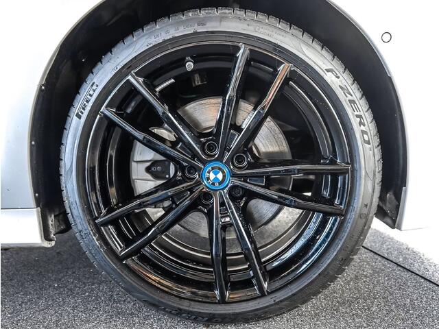 BMW 3-SERIE Touring 330e M-SPORT (LCi) ** LED, NAVI+, LEDER, PANORAMA, TREKH, HuD, ACC, 19-inch LMV ** 1e EIG - Ex BMW-AG ** * INFORMEER OOK NAAR ONZE AANTREKKELIJKE FINANCIAL-LEASE TARIEVEN **