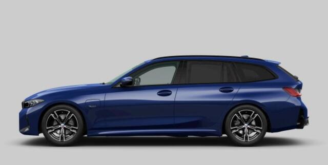 BMW 3-SERIE Touring 330e M Sport - Trekhaak - Panoramadak - Active Cruise Control - Getinte/Geluiddempende ruiten - Comfort Access - Parking/Driving Assistant - Stuurwielrand verwarmd - Elektrisch verstelbare voorstoelen -