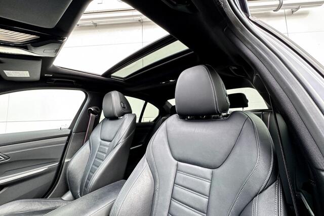 BMW 3-SERIE Sedan 318i Business Edition Plus | M-Sport Pro | Schuifkanteldak |