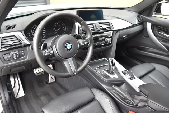 BMW 3-SERIE 320i Edition M Sport Shadow Executive * Achteruitrijcamera * DAB * Privacy Glas * Navigatie Proffesional *