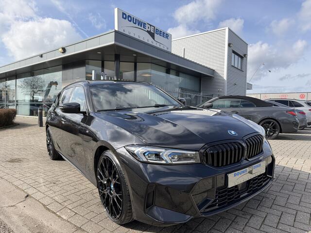 BMW 3-SERIE Touring 330e xDrive M Sport Pano-Dak | Adapt. Cruise | M-Stoelen | HUD | Stoelverw.