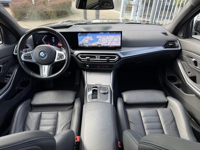 BMW 3-SERIE Touring 330e xDrive M Sport Pano-Dak | Adapt. Cruise | M-Stoelen | HUD | Stoelverw.