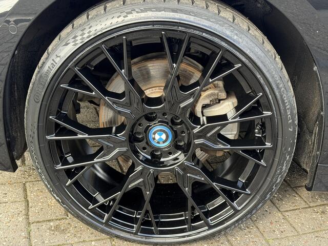 BMW 3-SERIE Touring 330e xDrive M Sport Pano-Dak | Adapt. Cruise | M-Stoelen | HUD | Stoelverw.