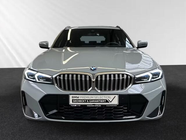 BMW 3-SERIE Touring 330e xDrive M-SPORT ** LED, NAVI+, PANORAMA, TREKH, MEM, HuD, 19-inch LMV ** 1e EIG - UNFALLFREI - Ex BMW ** ** INFORMEER OOK NAAR ONZE AANTREKKELIJKE FINANCIAL-LEASE TARIEVEN **