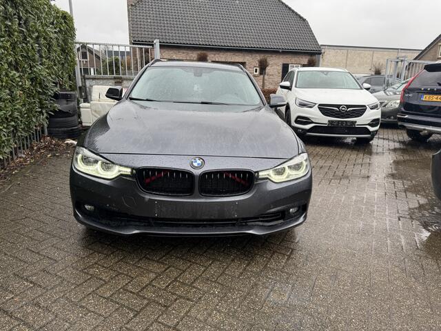 BMW 3-SERIE Touring 320d Automaat | Clima | Navi | Trekhaak | - Belgian license plate