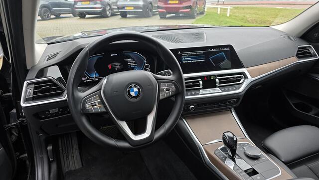 BMW 3-SERIE Touring 330e High Executive | Automaat | Harman & Kardon | HUD | 1/2 Leder | PDC | Camera | Keyless
