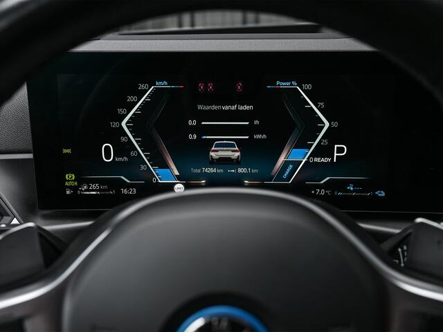 BMW 3-SERIE Touring 330e xDrive M-Sport | Comfort access | Trekhaak | Adaptive led | Driving assistant prof. | Dab+ | Hifi sound | Head-up | Camera