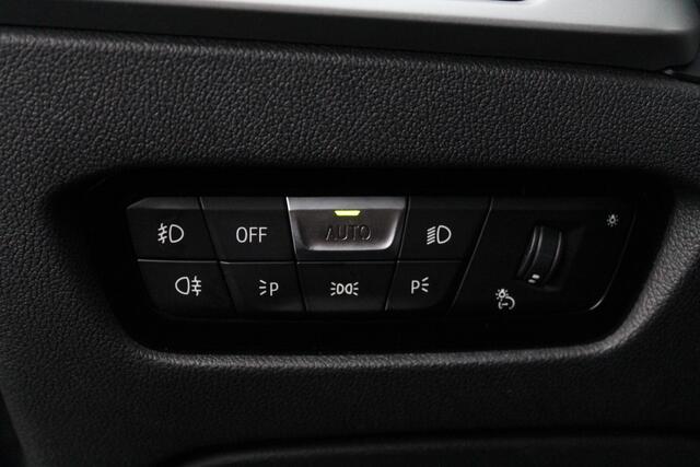 BMW 3-SERIE Touring 330e LEER,SPORTSTOELEN,TREKHAAK