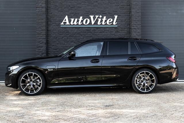 BMW 3-SERIE Touring 330e | Head-Up | Trekhaak | Sportleder | Camera | Comfort Access | Memory