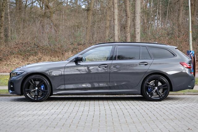 BMW 3-SERIE Touring 330e High Executive M-Sport | Pano | HUD | Laser | Adap Cruise | Elektr. trekhaak | Adap onderstel | Elektr. stoel memory | Hifi | Camera | Keyless | Grootlichtassistent | Etc.