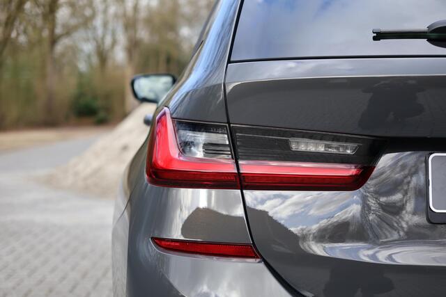 BMW 3-SERIE Touring 330e High Executive M-Sport | Pano | HUD | Laser | Adap Cruise | Elektr. trekhaak | Adap onderstel | Elektr. stoel memory | Hifi | Camera | Keyless | Grootlichtassistent | Etc.