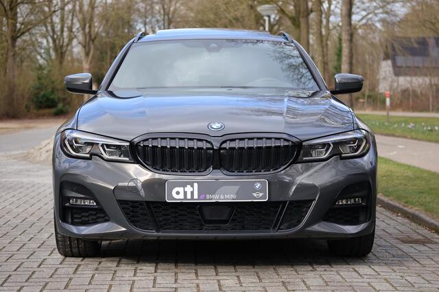 BMW 3-SERIE Touring 330e High Executive M-Sport | Pano | HUD | Laser | Adap Cruise | Elektr. trekhaak | Adap onderstel | Elektr. stoel memory | Hifi | Camera | Keyless | Grootlichtassistent | Etc.