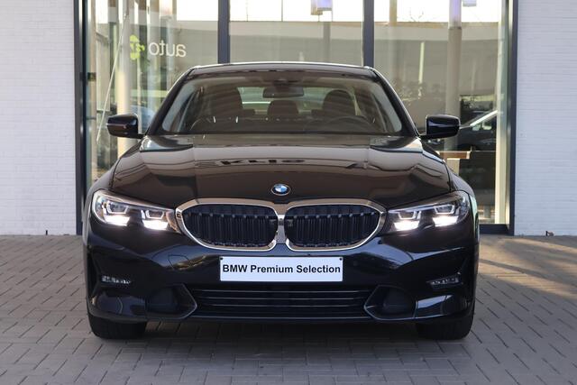 BMW 3-SERIE 320i High Executive | Sport Line | Stoelverwarming | Apple Carplay/Android Auto