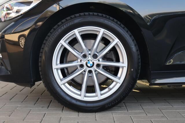 BMW 3-SERIE 320i High Executive | Sport Line | Stoelverwarming | Apple Carplay/Android Auto