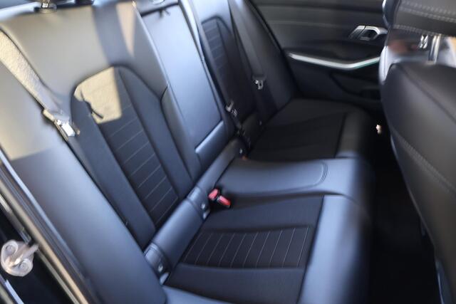 BMW 3-SERIE 320i High Executive | Sport Line | Stoelverwarming | Apple Carplay/Android Auto