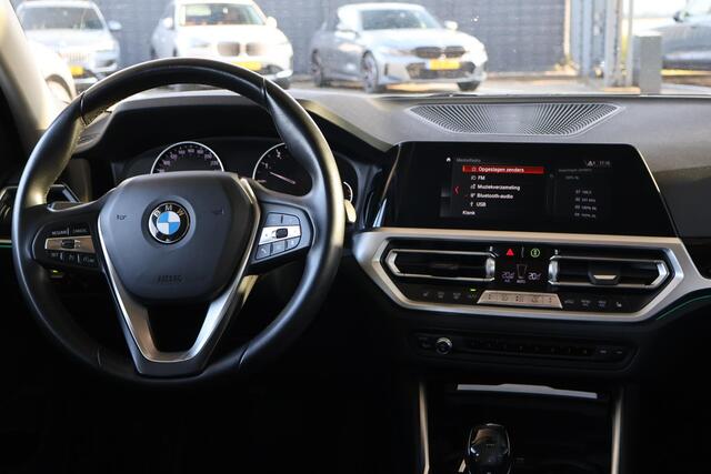 BMW 3-SERIE 320i High Executive | Sport Line | Stoelverwarming | Apple Carplay/Android Auto