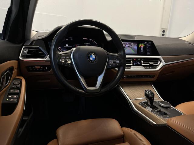 BMW 3-SERIE 320i Luxury High Executive | PANO | MERINO LEDER | TREKHAAK | CARPLAY |