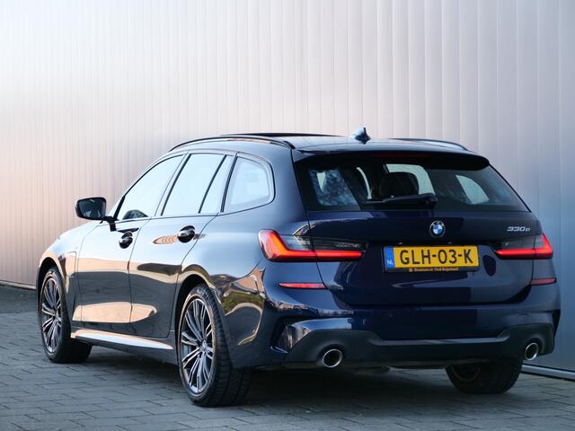 BMW 3-SERIE Touring 330e 292 Pk Automaat M-Pakket / Stoelverwarming / Apple Carplay