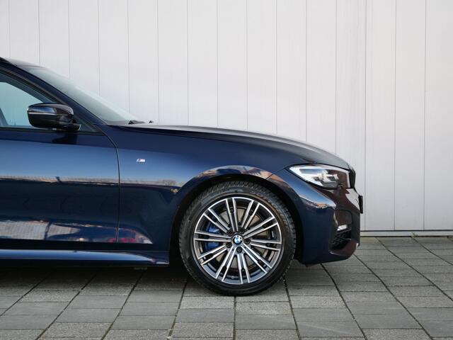 BMW 3-SERIE Touring 330e 292 Pk Automaat M-Pakket / Stoelverwarming / Apple Carplay