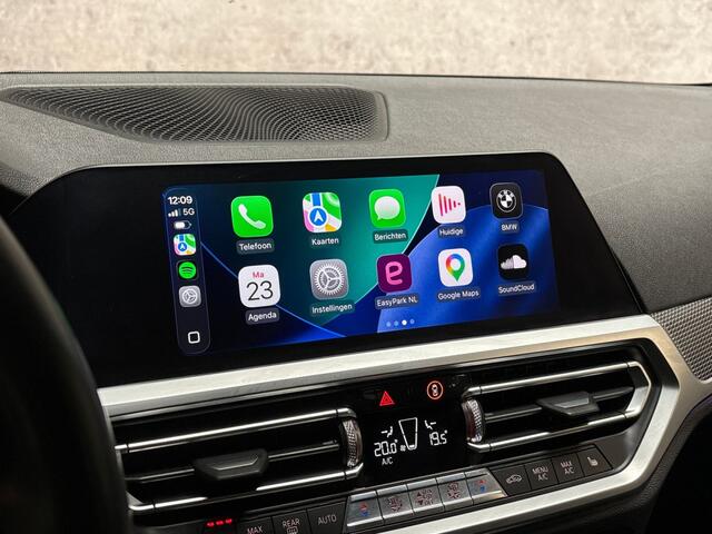 BMW 3-SERIE 320i M Sport 184Pk Automaat (APPLE CARPLAY, M PAKKET, LEDER/ALCANTARA, STOELVERWARMING, SPORTSTOELEN, GETINT GLAS, SFEERVERLICHTING, FLIPPERS, NIEUWE APK, NIEUWSTAAT)