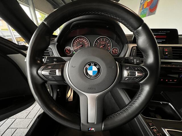 BMW 3-SERIE Touring 318i M Sport / Stoelverwarming / LED / PDC