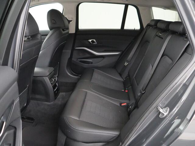 BMW 3-SERIE 318i Business Edition | Trekhaak | Sportstoelen | Half leder | Adaptief LED | Carplay | Navigatie | Parkeerhulp | Climate control | Bluetooth | Cruise control