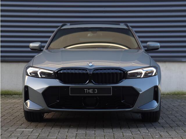 BMW 3-SERIE Touring 330e | M sportpakket Pro | Individual Lak | Innovation Pack | Panodak | Head-Up | Trekhaak | Driving Assistant Prof. | Harman Kardon | Parking Assistant Plus | 19'' LMV
