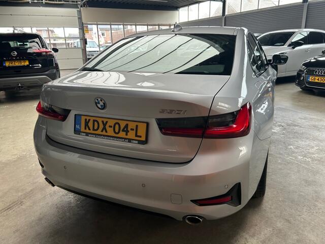 BMW 3-SERIE 330I EXECUTIVE / Sportstoelen / Half Leder