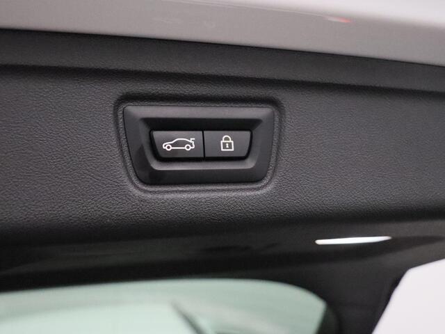 BMW 3-SERIE Touring 330e xDrive M Sportpakket Pro | Innovation Pack | Entertainment Pack | Comfort Access | DAB | HiFi | 18''