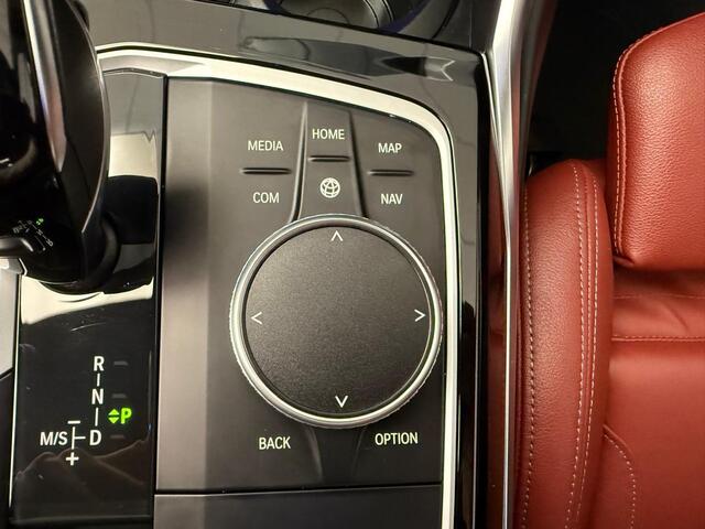 BMW 3-SERIE Sedan 320i | LED | Leder | Navigatie | Sportstoelen | Stoelverwarming | DAB | Alu 17 inch