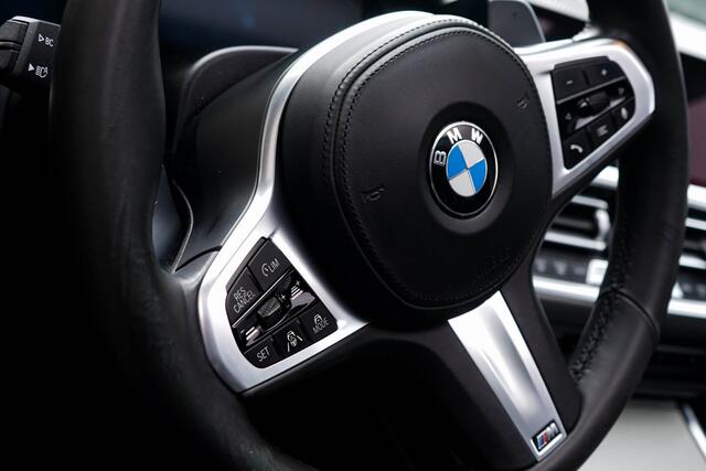 BMW 3-SERIE Touring 330e M-sport/ Panoramadak/ 20"