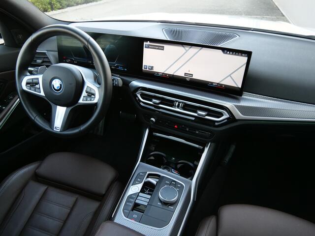 BMW 3-SERIE Touring 320e M-sport 204 Pk Automaat Navi / DAB / Leer / Keyless / Pano-dak / Harman Kardon