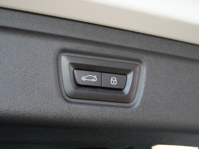 BMW 3-SERIE Touring 320e M-sport 204 Pk Automaat Navi / DAB / Leer / Keyless / Pano-dak / Harman Kardon