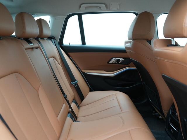 BMW 3-SERIE Touring 320e Sportline PHEV 204pk Dealer O.H | Lederen Sportstoelen Verwarmd | Sfeerverlichting | Apple Carplay | Navigatie | Cruise Control | Virtual | DAB | Plug In Hybrid
