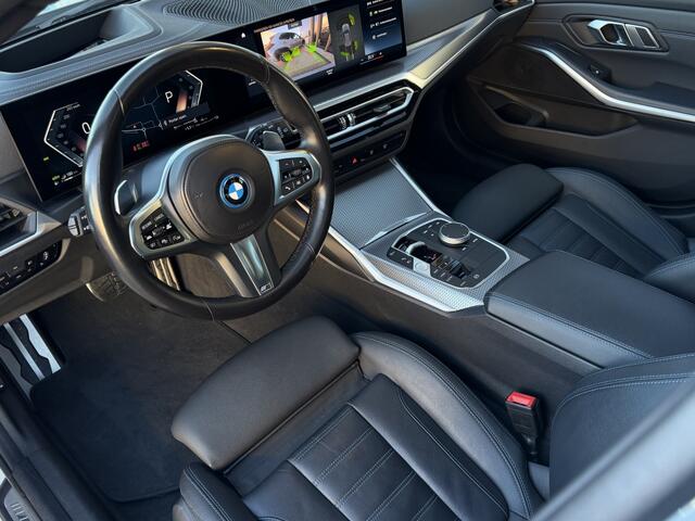 BMW 3-SERIE Touring 330e xDrive | M Sport | Panorama-Dak | Adaptieve Cruise | Head-u