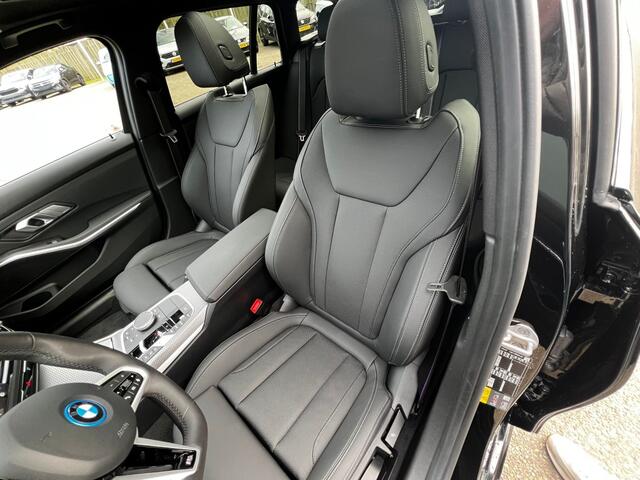 BMW 3-SERIE Touring 330e M Sport | ACC | Camera | Trekhaak | Navi | Pano