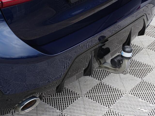 BMW 3-SERIE 330E Touring/hyb Pano./360./trek./leder apple carplay.