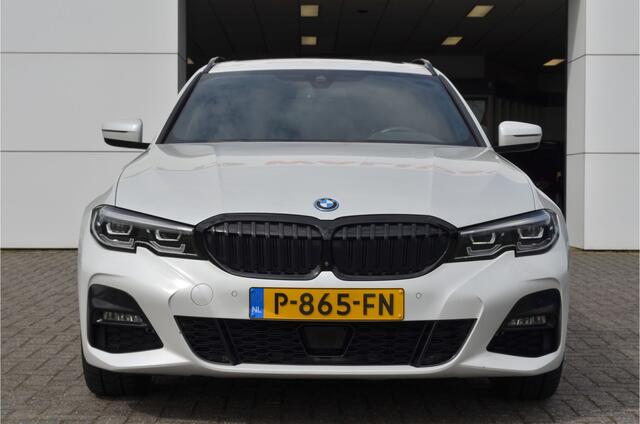 BMW 3-SERIE Touring 320e M Pakket | SOH 92%| Panoramadak | Leer | Adaptieve Cruise | 360 Camera | Nl Auto!
