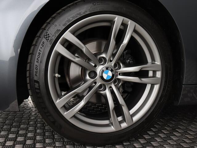 BMW 3-SERIE Touring 320i M Sport Edition (NL-Auto / Elek. Trekhaak / Pano / Head Up / Navi)