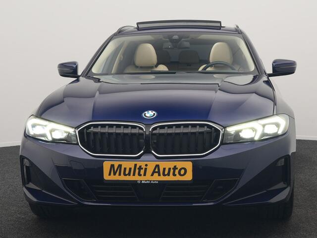 BMW 3-SERIE Touring 320e xDrive PHEV 204pk Dealer O.H. | Trekhaak Af Fabriek | Panodak | Adaptive Cruise | Camera | Lederen Sportstoelen Memory & Verwarmd | Widescreen Navi | Blis | Apple Carplay | DAB | Iconic Glow Grille | Plug In Hybrid |