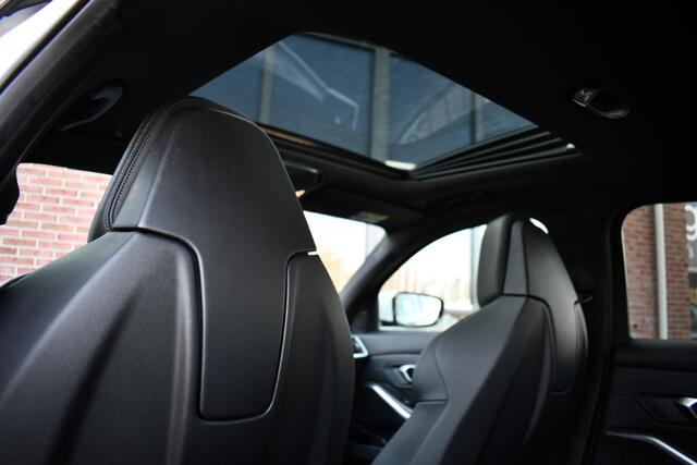 BMW 3-SERIE 330e xDrive M-Sport Pro Pano M-zetels ACC HUD 19inch El-klep