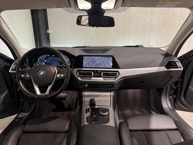 BMW 3-SERIE Touring 320e xDrive Business | panorama | navi | led | trekhaak |