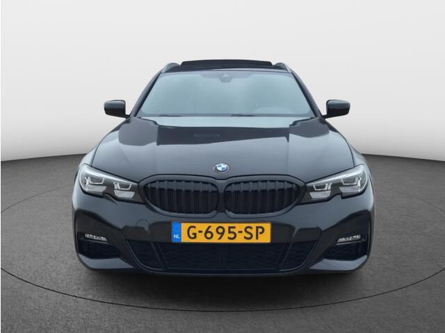 BMW 3-SERIE Touring 330i Executive Edition M | Panoramadak | Trekhaak