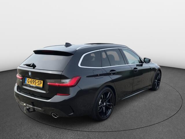 BMW 3-SERIE Touring 330i Executive Edition M | Panoramadak | Trekhaak