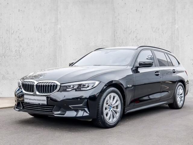 BMW 3-SERIE Touring 330e (215kW / 292pk) ** LED, HALF LEDER, TREKH, SHADOW-LINE, PRIVACY, HiFi ** 1e EIG - UNFALLFREI ** ** INFORMEER OOK NAAR ONZE AANTREKKELIJKE FINANCIAL-LEASE TARIEVEN **