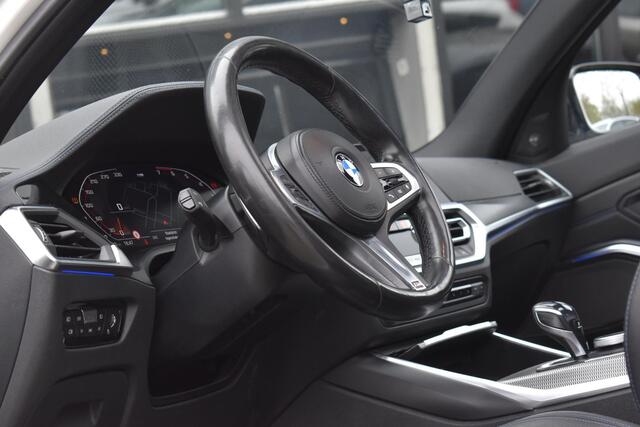 BMW 3-SERIE 320i High Executive M sport Pano Leder Camera HK