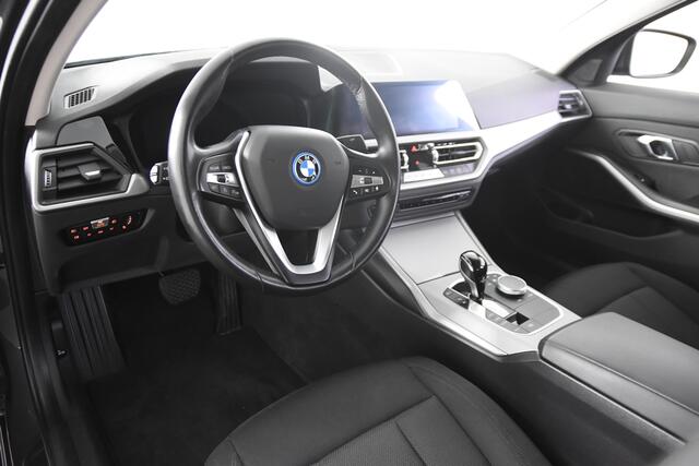 BMW 3-SERIE 320e *1ste Eigenaar*Navigatie*Trekhaak*Camera*DAB*