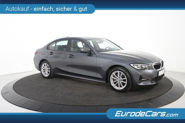BMW 3-SERIE 320e *1ste Eigenaar*Navigatie*Trekhaak*Camera*DAB*